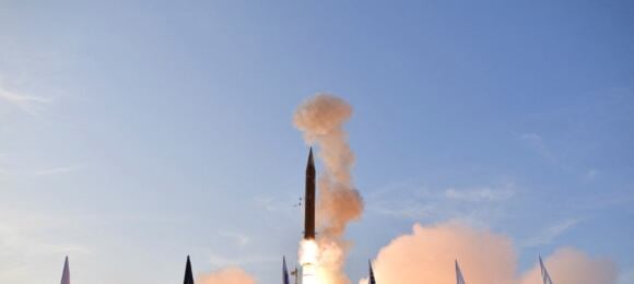 A handout picture released by the Israeli Ministry of Defence on July 28, 2019 shows the launch of the Arrow-3 hypersonic anti-ballistic missile at an undisclosed location in Alaska. Israel and the United States have successfully carried out tests of a ballistic missile interceptor that Prime Minister Benjamin Netanyahu said Sunday provides protection against potential threats from Iran.The tests of the Arrow-3 system were carried out in the US state of Alaska and it successfully intercepted targets above the atmosphere, Israel's defence ministry said in a statement. (Photo by Israeli Ministry of Defence / AFP) / == RESTRICTED TO EDITORIAL USE - MANDATORY CREDIT 