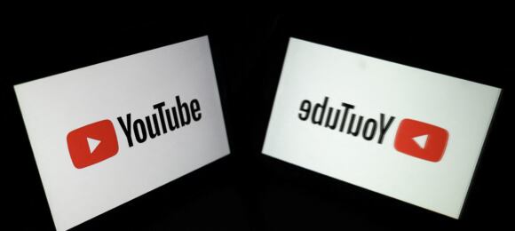 Logo Youtube odbite w lustrze