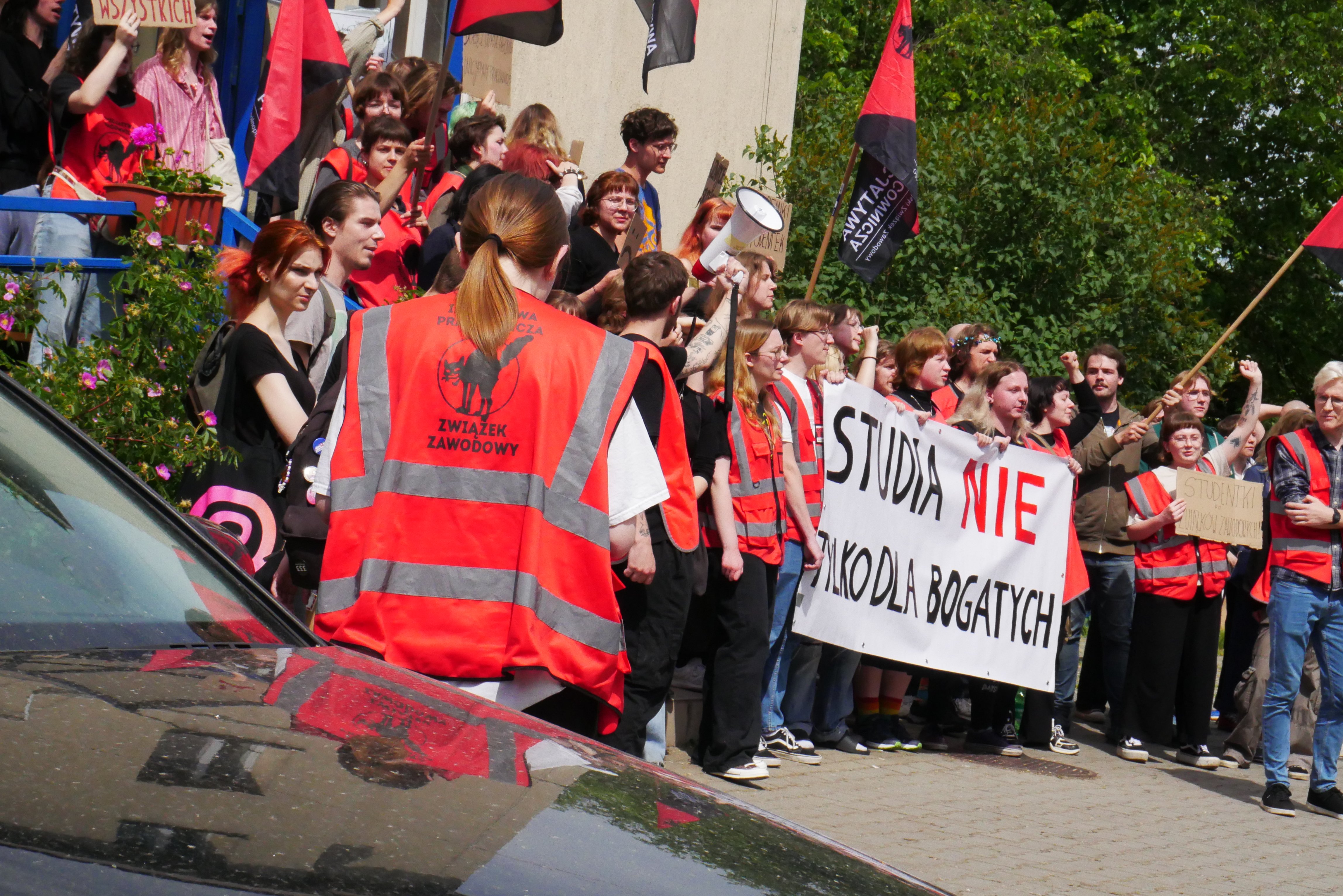Studenci okupują krakowski akademik wystawiony na sprzedaż. UJ nie chce już z nimi rozmawiać