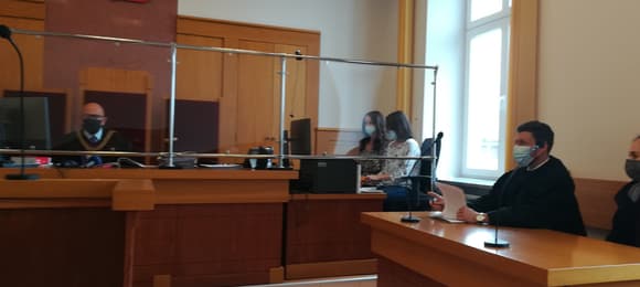 Raport komisji: PiS używał SLAPP-ów do atakowania obywateli