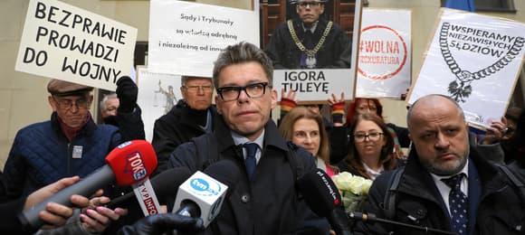 Mężczyźni na demonstracji