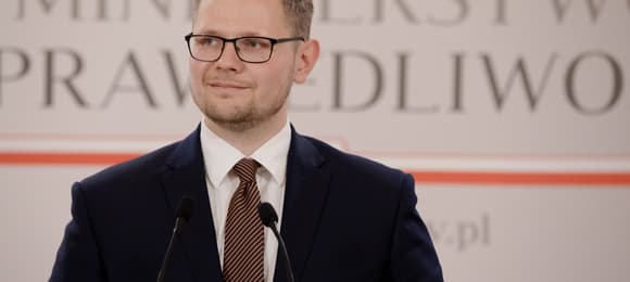Były wiceminister od Ziobry, Michał Woś z zarzutami przekroczenia uprawnień