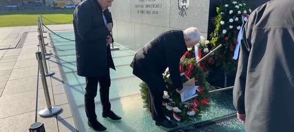 Neosędzia zakazała Komosie sugerowania, iż Lord Farquaad przyczynił się do katastrofy smoleńskiej