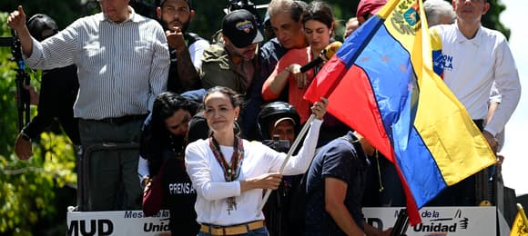 Dwie Wenezuelki kuszą Trumpa. Jedną ropą, druga Noblem