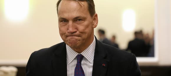 Radosław Sikorski zaciska usta