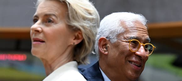 Szef Rady Europejskiej Antonio Costa i szefowa Komisji Europejskiej Ursula von der Leyen podczas nadzwyczajnego szczytu UE w Brukseli w czwartek 6 marca 2025 r.