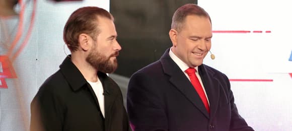 11.04.2025 Konskie . Rynek . Debata prezydencka telewizji Republika . nz Krzysztof Stanowski (L), Karol Nawrocki (P)Fot. Wojciech Habdas / Agencja Wyborcza.pl