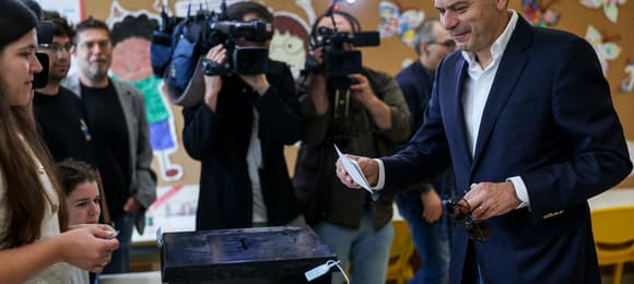 Premier Portugalii Luis Montenegro oddaje głos w wyborach parlamentarnych