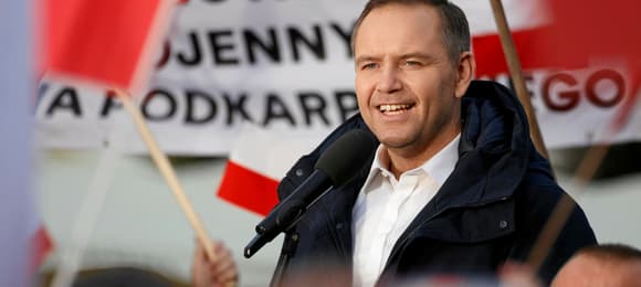 08.05.2025 Rzeszow , Rynek . Kandydat Komitetu Obywatelskiego na urzad Prezydenta RP , popierany przez Prawo i Sprawiedliwosc , prezes Instytutu Pamieci Narodowej Karol Nawrocki podczas spotkania z mieszkancami .Fot. Patryk Ogorzalek / Agencja Wyborcza.pl