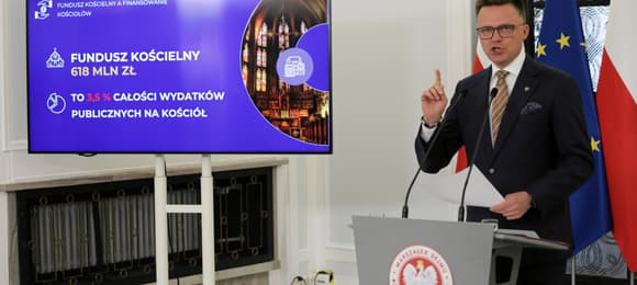 15.05.2025 Warszawa , ul. Wiejska Sejm . Marszalek Sejmu Szymon Holownia podczas konferencji prasowej . Tematem sa wyniki kontroli NIK , zleconej przez Marszalka w trybie art. 6 ustawy o NIK , na temat finansowania kosciolow i innych zwiazkow wyznaniowych ze srodkow publicznych .Fot. Slawomir Kaminski / Agencja Wyborcza.pl
