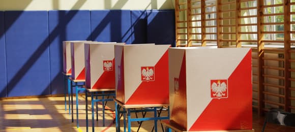 01.06.2025 Warszawa , ul. Wilczy Dol 4 , Obwodowa Komisja Wyborcza numer 622 . Glosowanie  w II turze wyborow prezydenckich 2025 .Fot. Dawid Zuchowicz / Agencja Wyborcza.pl