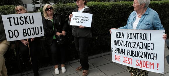 11.06.2025 Warszawa , Sejm . Protest przeciwko nieprawidlowosciom przy liczeniu glosow i falszerstwom wyborczym w wyborach prezydenckich 2025 .Fot. Slawomir Kaminski / Agencja Wyborcza.pl