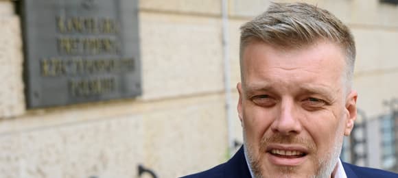 18.07.2025 Warszawa . Ul . Wiejska . Kancelaria Prezydenta Rzeczpospolitej Polskiej , Adrian Zandberg po spotkaniu z prezydentem elektem Karolem Nawrockim . Fot. Robert Kowalewski / Agencja Wyborcza.pl