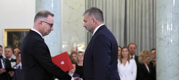 24.07.2025 Warszawa , Krakowskie Przedmiescie , Palac Prezydencki . Prezydent Andrzej Duda (l) i powolany na stanowisko ministra sprawiedliwosci Waldemar Zurek (p) podczas uroczystosci dokonania zmian w skladzie Rady Ministrow.Fot. Slawomir Kaminski / Agencja Wyborcza.pl