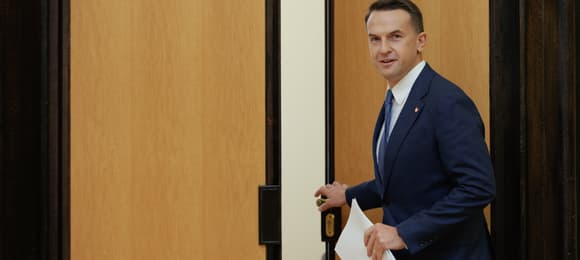 25.07.2025 Warszawa , Aleje Ujazdowskie 1/3 , Kancelaria Prezesa Rady Ministrow . Rzecznik prasowy rzadu Adam Szlapka podczas konferencji prasowej po posiedzeniu Rady Ministrow po rekonstrukcji .Fot. Dawid Zuchowicz / Agencja Wyborcza.pl