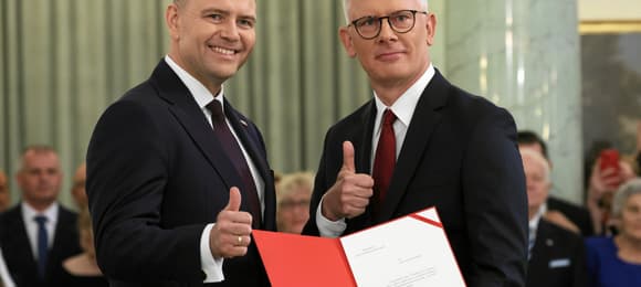 Nawrocki daje dokumenty Cenckiewiczowi