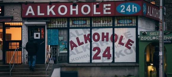 Ночной запрет на алкоголь по всей Польше? Депутат: Навроцкий «за»