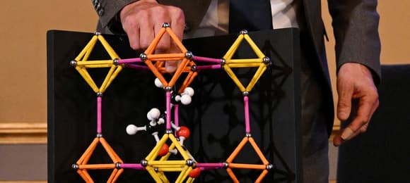 Heiner Linke, Chair of the Nobel Committee for Chemistry, explains a model during a press conference on the winners of the 2025 Nobel Prize in Chemistry at the Royal Swedish Academy of Sciences in Stockholm, Sweden, on October 8, 2025. Japan's Susumu Kitagawa, UK-born Richard Robson and American-Jordanian Omar M. Yaghi won the Nobel Prize in Chemistry for developing so-called metalorganic frameworks, the Nobel jury said on October 8, 2025. (Photo by Jonathan Nackstrand / AFP)