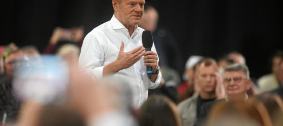 15.10.2025 Piotrkow Trybunalski , Premier Donald Tusk w czasie spotkania z mieszkancami  . Fot. Marcin Stepien / Agencja Wyborcza.pl