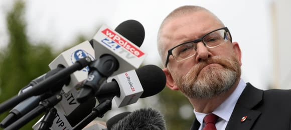 23.07.2025 Warszawa , ulica Wiejska , przed pomnikiem Armii Krajowej . Europosel Grzegorz Braun podczas konferencji prasowej .Fot. Slawomir Kaminski / Agencja Wyborcza.pl