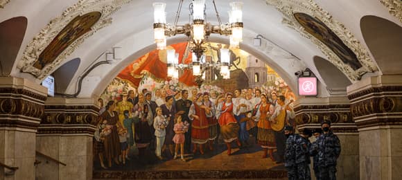 Moskwa, stacja Kijowska – krótki przewodnik po świątyni imperialnych halucynacji