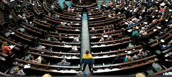 Małżeństwa jednopłciowe w Polsce. Prawica w histerii, rząd chce wykonać wyrok TSUE