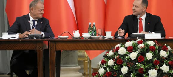 Nawrocki o obcych trybunałach. Tusk: Niepodległość jest dla wszystkich