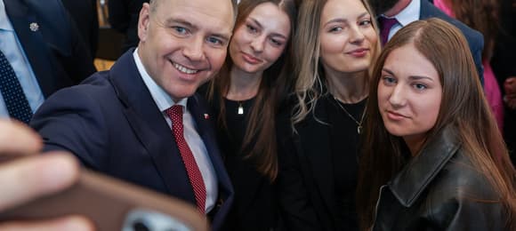 Im wyższe poparcie Nawrockiego, tym więcej cesarskich cięć. Dlaczego?