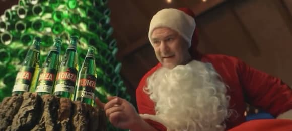 Mikołaj popija piwo 0 proc. KRRiT apeluje o wycofanie reklamy z emisji