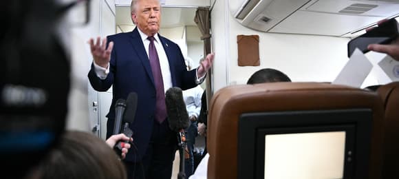 Trump: nowy reżim Iranu poprosił o zawieszenie broni. Czy Trump zmyśla i improwizuje?