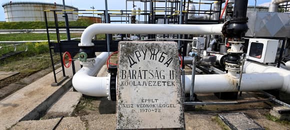 Węgry i Słowacja budzą się z ręką w nocniku i blokują sankcje. Pretekst: zakręcony rosyjski kurek