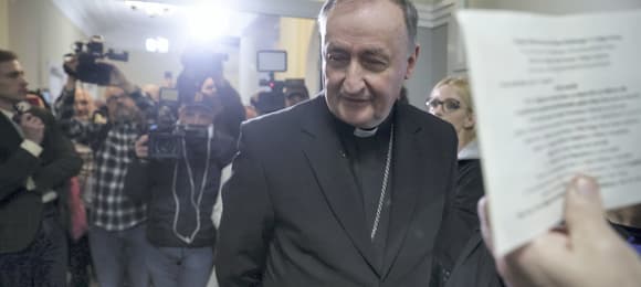 Winny czy nie? Decyzja ws. biskupa oskarżonego o tuszowanie pedofilii w wakacje