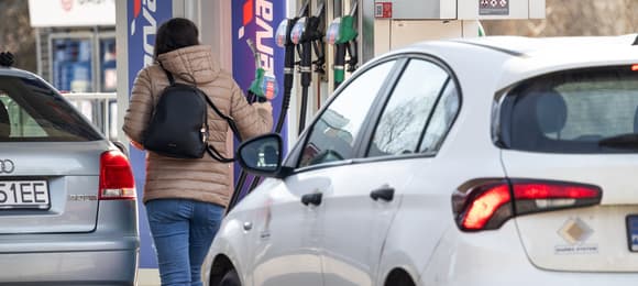 Rezerwy ropy uwolnione, diesel ostro w górę, Iran zaminowuje Ormuz. Będzie tylko drożej?