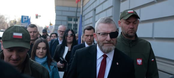 Prokuratura miała przedstawić Braunowi zarzuty. Ten uciekł z budynku