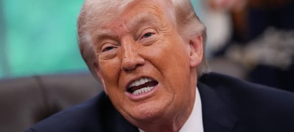 Trump chce 100 tys. dol. za pierwszeństwo w czytaniu jego postów
