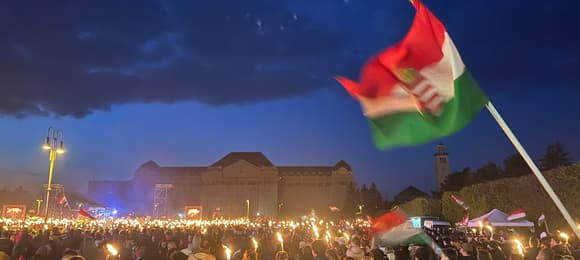 „Wiosny, zmian, młodości i Tiszy nie da się zatrzymać!” Węgrzy wybierają