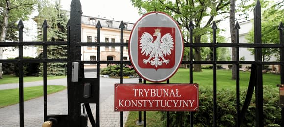 Koalicja rozważa alternatywne ślubowanie czterech sędziów TK