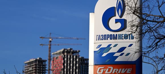 Cieśnina zablokowana, ropa droga, Rosja korzysta. Największe wyzwanie: napełnienie magazynów gazu