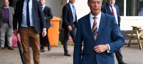 Jaka przewidywalna katastrofa. Wybory lokalne w Wielkiej Brytanii wygrywa antyimigrancka partia Farage’a