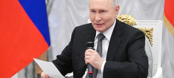 Putinowi brakuje rekrutów, podnosi żołd o kilkaset procent, umarza długi [PŁK LEWANDOWSKI O WOJNIE]
