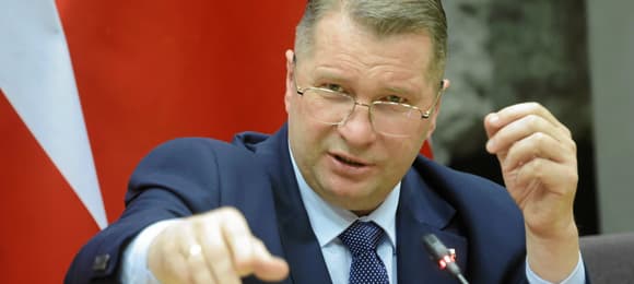 Bardziej hojne 800+ powstrzyma demograficzną zapaść? Sprawdzamy pomysł Czarnka