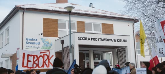 Oskarżali ją o profanację krzyża. Anglistka z Kielna niewinna