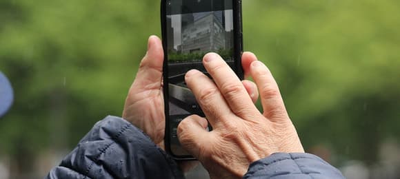 Leczenie raka chrzanem, miliardy odsłon i spiski rządzące światem. NASK o dezinformacji zdrowotnej