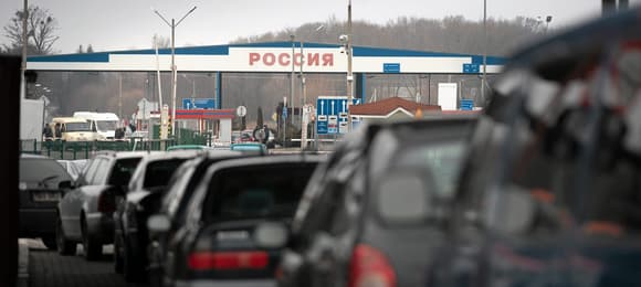 Rosjanie bez wiz do UE? Wiceminister: Koniec z turystami z „krwią na rękach”