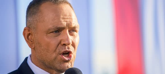 Nawrocki podpisał zakaz telefonów w szkołach — wejdzie w życie 1 września 2026