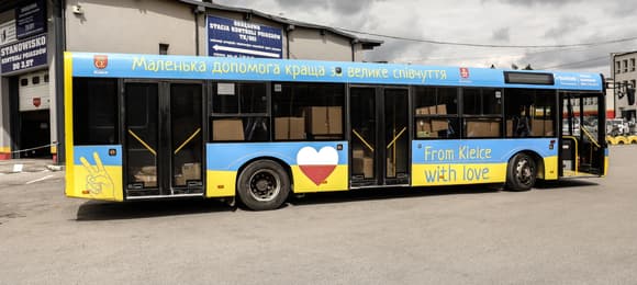 Zbiera na autobusy dla Winnicy i ostrzega Polaków: „Przegrywamy z Rosją wojnę informacyjną”