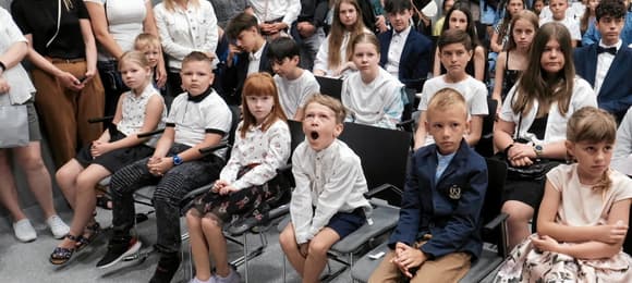 Elastyczna praca nie wystarczy. Dlaczego kobiety przez cały czas płacą wyższą cenę za rodzicielstwo?