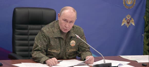 Putin w mundurze ogłosił zdobycie Konstantynówki; ISW temu zaprzecza