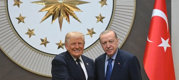 Szczyt NATO w Ankarze: Europa deklaruje miliardy na obronę, Trump żąda Grenlandii