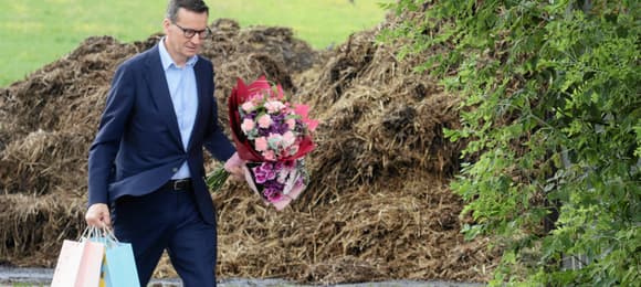 Nowy Morawiecki rozlicza starego Morawieckiego, żeby podejść pod kurnik Tuska